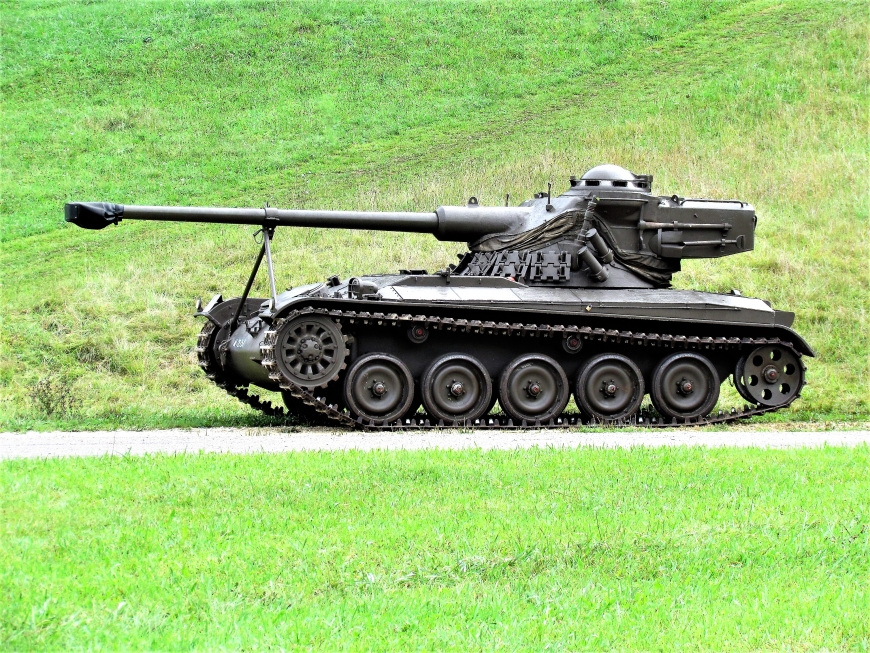 L Pz 51, AMX 13<br />M+78358